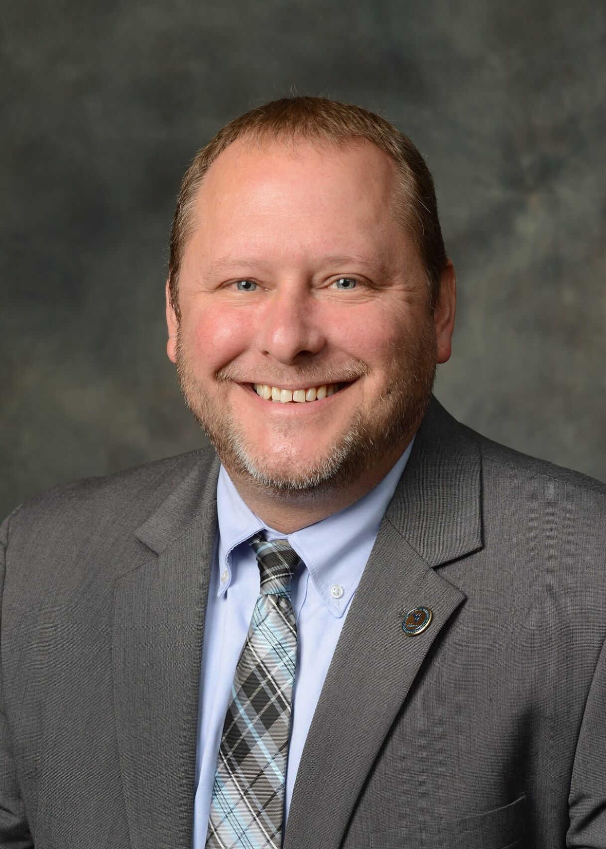 091521-mnh-news-schoolboard-mug2
